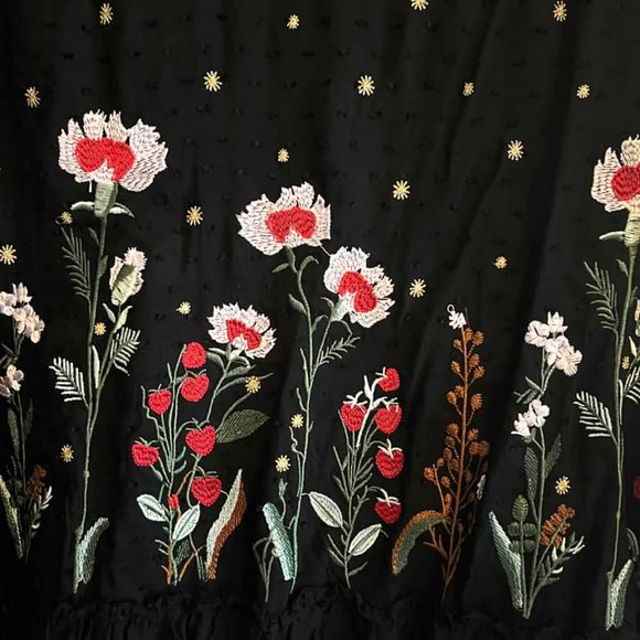 Entro Embroidered top with sheer detail - Picture 2 of 4